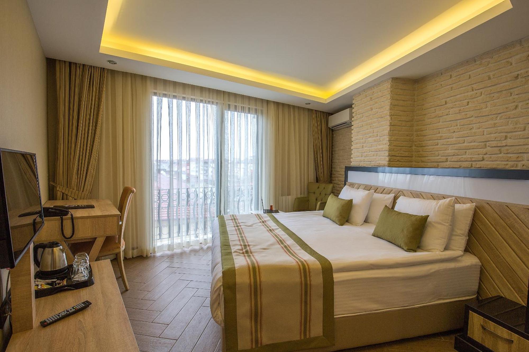 Aldino Hotel 4*